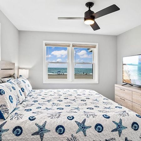 Ocean Daze - Sleeps 22, Direct Oceanfront, Renovated May 2022 Villa Holden Beach Exterior photo