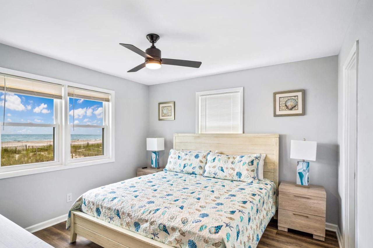 Ocean Daze - Sleeps 22, Direct Oceanfront, Renovated May 2022 Villa Holden Beach Exterior photo